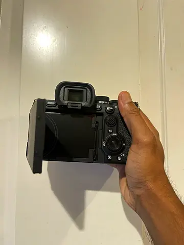 Sony A7V mirrorless camera body (used)