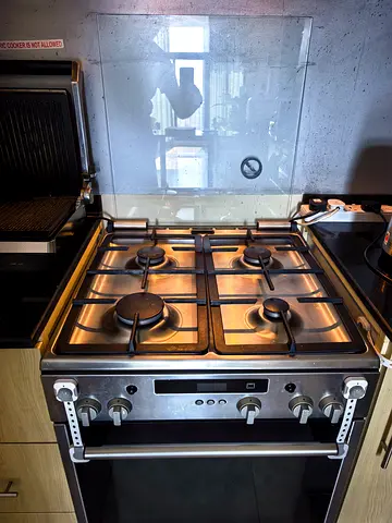 Siemens Stainless Steel 4-Burner Gas Cooker with Oven
