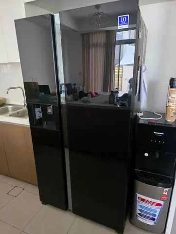 Hitachi 2-Door Side by Side Ice Maker With WDigital Invtar Refrigerator - Good Condition Black Glass