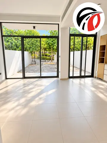 Luxury 3-Bed+Maid Room Villa Near To Amenities Multiple Cheque Options
