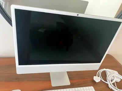 All-in-one Desktop Computer with Keyboard and Charger - White