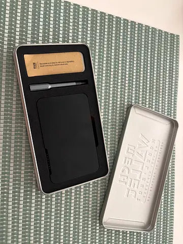 Slim RFID-blocking card puncube wallet with metal case - Brand new