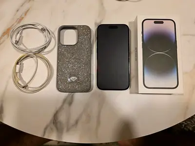 iPhone 14 Pro 256gb (Black) with box, 2 charging cables and case - Good condition