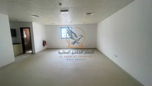 مكتب تجاري استوديو متميز للإيجار السنوي مع حمام ومطبخ وتشطيبات حديثة بموقع استراتيجي وحيوي وجاهز تماما للتشغيل والعمل الفوري الناجح