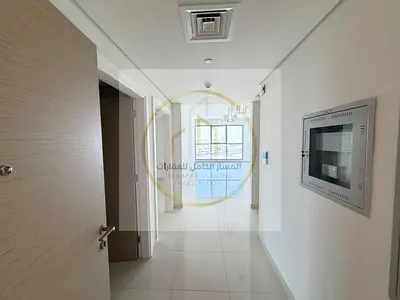🔥 بناية أول ساكن! شقة 3 غرف وصالة ألترا سوبر لوكس في تلال الشارقة بمساحة 1778 قدم مع 2 بلكونة، غرفة خادمة ماستر، إطلالة بانوراما، موزع كبير، باركينج