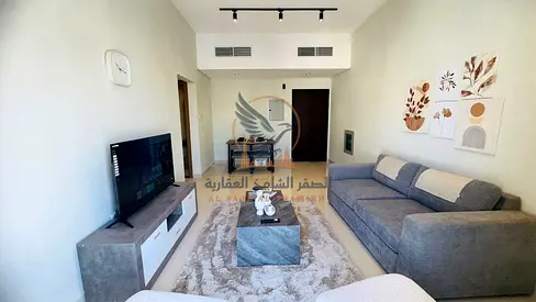 شقة مفروشة راقية، أول ساكن، فرش جديد، مجهزة بالكامل وجاهزة للسكن الفوري في موقع متميز بشارع الكويت.