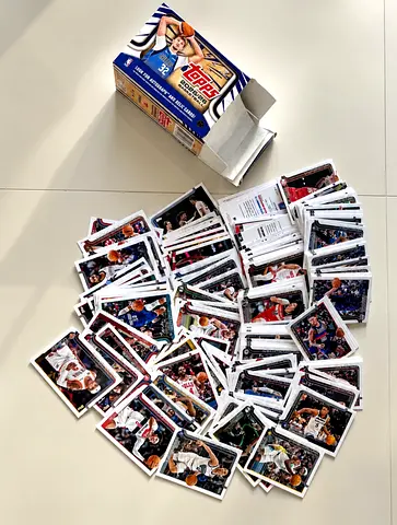 🏀 200 NBA TOPPS 2025–26 Basketball Trading Cards – AED 150