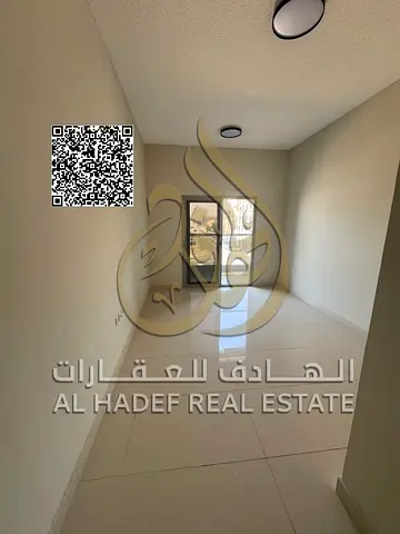 للإيجار بالجرف 3، غرفة وصالة واسعة، ماستر بخزانة حائط، حمامين وبلكونة ومطبخ منفصل وتكييف مركزي، 35 ألف على 4 دفعات، قرب السوق الصيني ومحمد بن زايد مبا