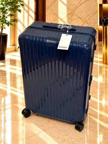 Rimowa Essential Chek in M size