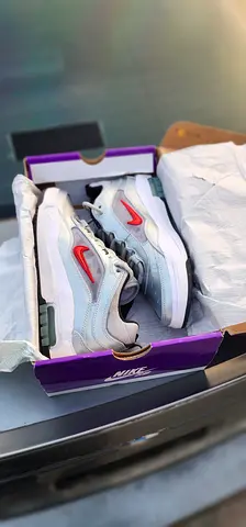 Nike SB Air Max Ishod "Silver Bullet" sneaker