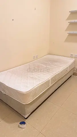 90 cm Single bed with mattress and divan base - good condition