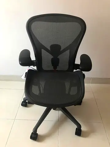 Almost New Remastered Herman Miller Aeron Chair Graphite Fully Adjustable Size B