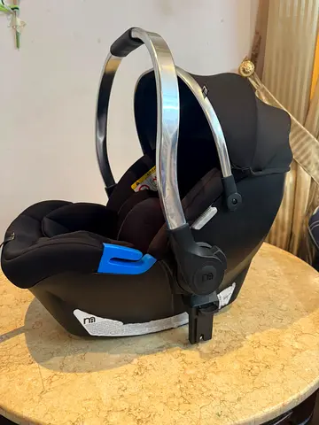 Infant car seat (rear-facing) with canopy - brand new