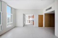 Opp To Metro Large Size L Shape Studio With Store
