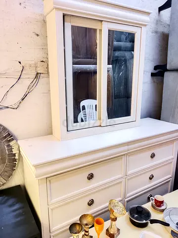 White 6-Drawer Dresser with Mirrored Hutch - Classic Style