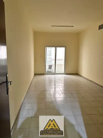 الراشدية 2، غرفة وصالة واسعة جدًا، بلكونة وتكييف مركزي، قرب الهاشم ماركت وحديقة الراشدية. 27 ألف، 4/6 دفعات، تأمين 2000 كاش.