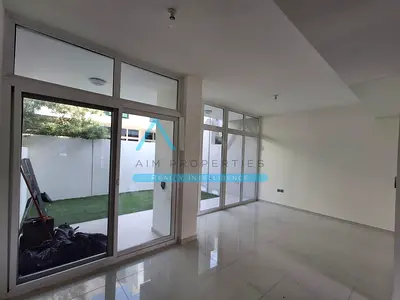 CHILLER FREE 3BR VILLA NEAT CLEAN READY TO MOVE PRICE NEGOTIABLE