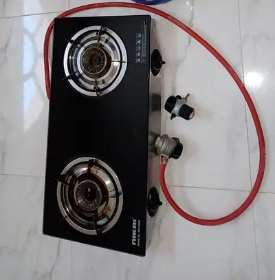 Two-burner gas stove with regulator and hose - good working condition