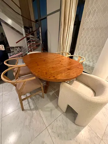 Solid Wood expandable Scandinavian-style Dining table with Beige Upholstery