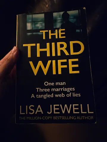The Third Wife by Lisa Jewell (paperback)