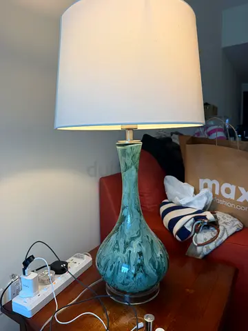 Green marble-effect table lamp with white shade - good condition