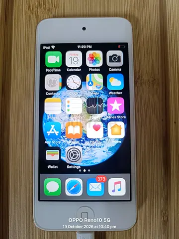 iPod 6 gen 32 GB for 200