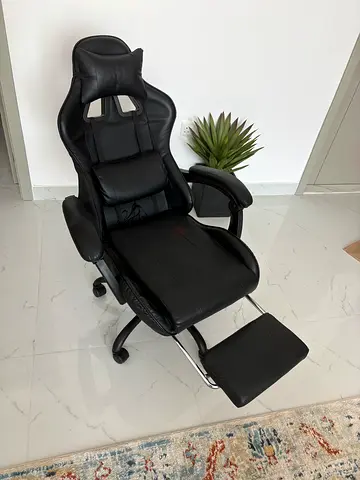 🎮 Black Gaming Chair with Footrest – Comfortable & Stylish! 250dhs