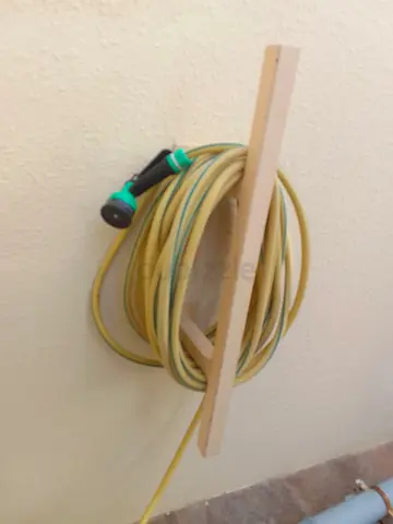 Water pipe holder