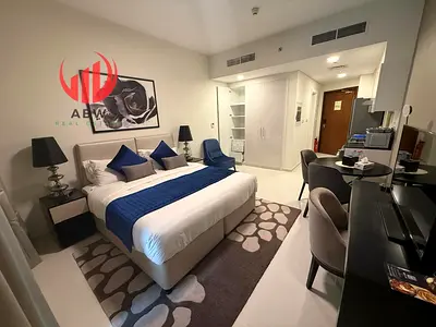 Cozy Studio Retreat | Vibrant Viridis B Lifestyle