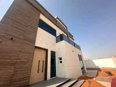فيلا فاخرة للبيع في الحوشي الشارقة بتصميم مودرن ومساحة 10000 قدم مربع و6 غرف ماستر