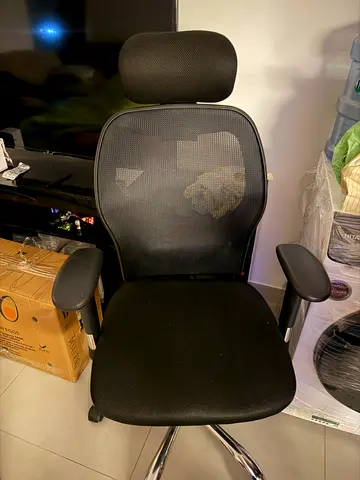 Ergonomic Mesh Office Chair with Headrest — Good Condition