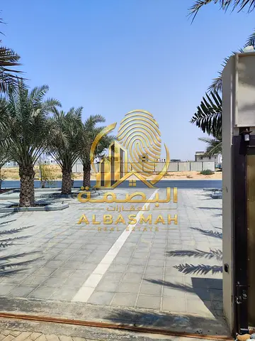 Villa for sale in Al Rahmaniya, Kashisha 4. Plot area: 18,300 sq. ft. Single-story villa. Features: 3 master bedrooms and an office. 2 kitchens. Maid’