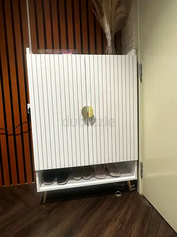 White sliding-door shoe cabinet with 6 shelves