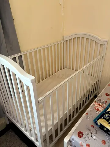 Junior Crib with Adjustable Height (Up to 3 years) with a mattress 300 aed