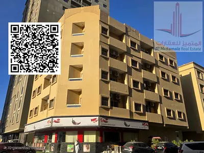 شقة غرفة وصالة للإيجار السنوي بـ24,000 درهم قرب كورنيش عجمان وشارع محمد سالم بو خميس، مع بلكونة وصيانة على المالك ومواقف مجانية.