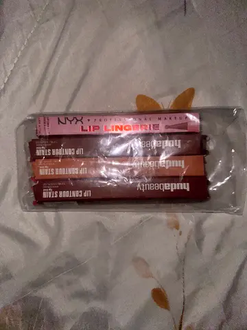 Set of lip contour sticks / lip liners (NYX + Huda Beauty) - brand new