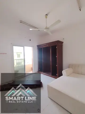 Near to sachool no deposit 2bhk with balcony family building rent only 27990