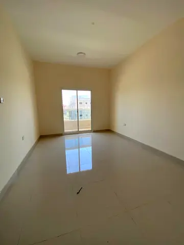One-bedroom apartment with a living room for annual rent in Ajman – Al Jurf 3 | Well-maintained building | Prime location | Flexible payment options