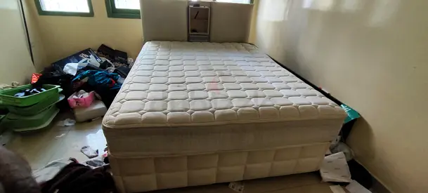 Used queen size divan bed with mattress - good condition. Teir are there.