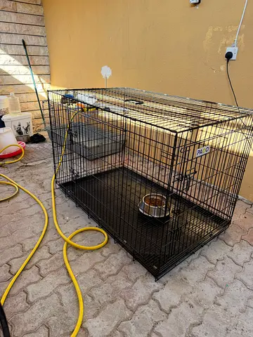 Large metal pet cage/kennel — good condition, 118 x 62 cm