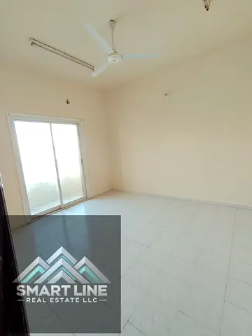 Near to sachool near to bus stop 2bhk with balcony family building rent only 28k