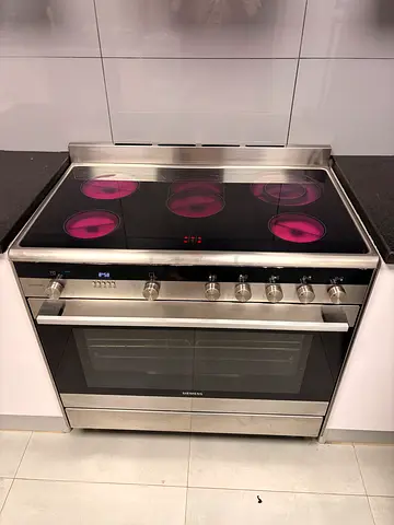 Siemens IQ700 electric cooker same like new condition