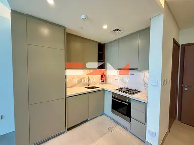 Modern 1BR | Spacious Balcony | Prime Location