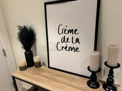 Large poster frame, candles and pompas
