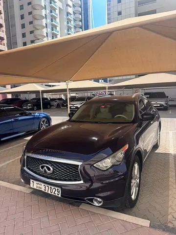 2017 Infiniti QX70 Luxury Plus GCC Specs