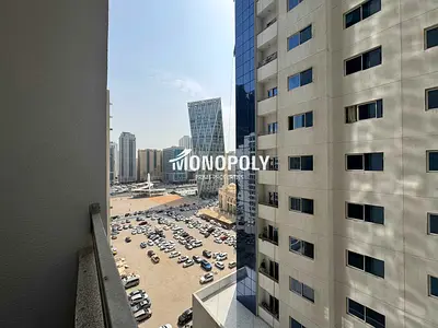 شقة واسعة بـ بلكونة في برج حديث | 30 يوم مجاناً | قريب جداً من دبي
