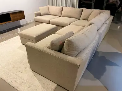 Selling in excellent Condition Crate&Barrel Lounge Deep feather 🪶 filled Without footstool