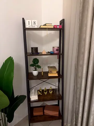Ladder-style wooden display shelf - 5 tiers, dark wood frame