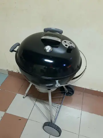 Weber Master Touch Kettle Charcoal Grill and Wheels - Good Condition