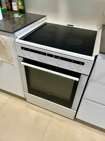 Siemens freestanding electric ceramic hob with oven - good condition